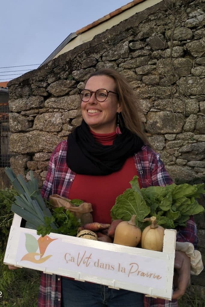 Photo_Caroline_Panier_en_main Caroline Ça vit dans la prairie panier dans les mains
